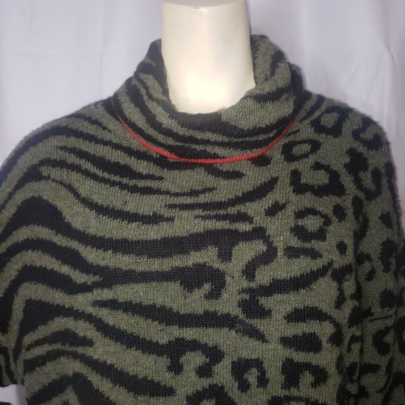 HARPER & LIV Olive Green Animal Print Cowl Neck Sweater Size Medium - Picture 3 of 6
